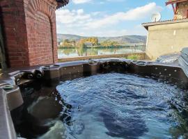 L'Escale du Rhône de 1 à 8 personnes, hotell i Saint-Vallier