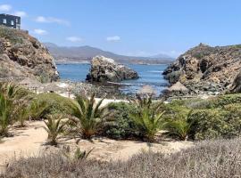 Casa con vista al mar en condomnio Ensenada y playa interior, hótel í Los Vilos