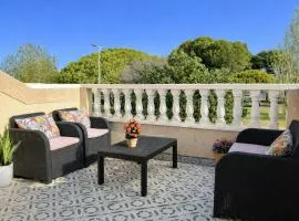 Casa Moolio - Private Holiday Home with Pool Access, Walk to Beach & Restaurants