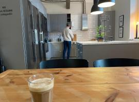 Stationshuset bed and breakfast i Ed, hotel en Ed