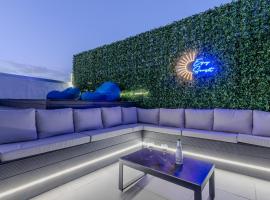 Modern house with sea views, pool and a chillout terrace, hotel a Mogán