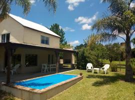 Casas el cerro frente al Lago, Hotel in Colonia Ayui