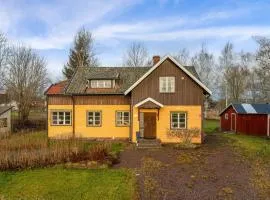 Cozy Country Home in Quiet Toreboda