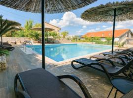 SeaEsta apartment Pool and Beach, Hotel in Slatine