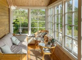 Authentic Wooden House By The North Sea, hotel en Agger