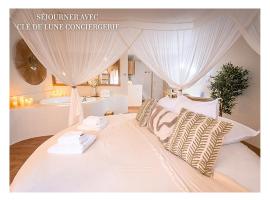 Cocoon - Romantic suite with spa - Downtown, hotel con spa en Pontarlier