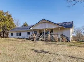 Pool, Large Porch! Country Home Near Roaring River