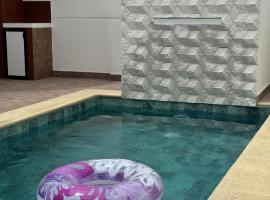 Lujosa Casa Privada con Piscina, hotel i Salinas