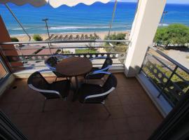 Platis-Gialos apartments, hotel din Loutsa