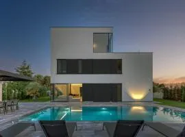 Villa A in Fazana for 8 plus 2 persons with infinity pool only 100 meters from the sea