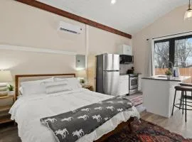 Peaceful Mini Home Near The Lake