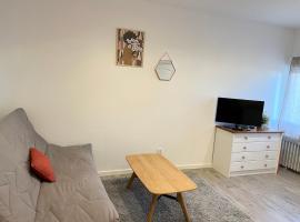 Agreable studio proche du circuit du Mans, hotell i Arnage