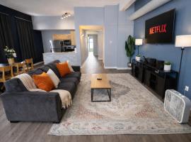Spacious Dwntwn Loft Playhouse SQ, CSU, Clinic, Hotel in Cleveland