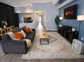 Spacious Dwntwn Loft Playhouse SQ, CSU, Clinic