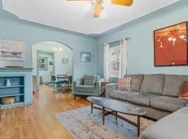 Vintage 3BR Near Airport & Downtown