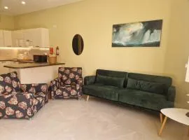 Valletta is 5 minute Ferry ride away - Sunny Sliema Apartment