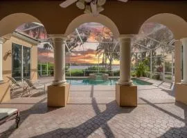 Waterfront Luxury Stay-Pool-Kayaks & Sunset Views