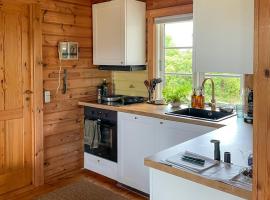Authentic Wooden House By The North Sea, hotel en Agger