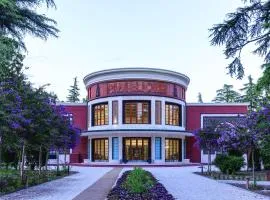 Elegant 2-Suite Residence, near the Thermal Baths