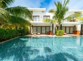 New villa with pool access for 7 ppl and 2 BR