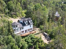 Le Chalet du Fjord, hotell i Sacré-Coeur-Saguenay