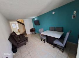 8 beds, 2 baths, across from Mercado Libre, Hotel in Cuautitlán