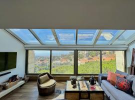 Deluxe Loft at Monteverde, hotel i Beit Meri