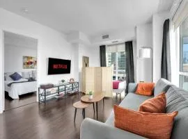 Lake View Condo in the Heart of Downtown Sleeps 11 - Right beside Rogers Centre
