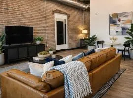 Brick & Bed Riverfront Lofts, T 401