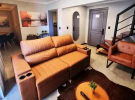 Duplex 2 Suites no Centro com Garagem! Na Avenida Principal! Comporta até 06