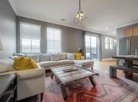 Centrally Located SOHO Retreat Walk to UT & Dining