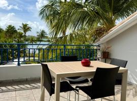 Blue Marine Apartment, Hotel in Baie Nettle