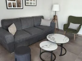 Leaf Volos apartment with private parking