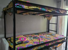 Mtechempire hostel, hostel em Espargos