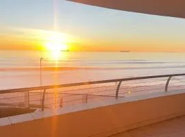 Beachfront bliss! Front row seats on Lagoon Beach