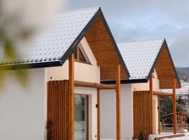 Czar Chatki, hotel i Dębno