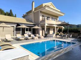Luxury Villa Matzourana with Private Pool, Hotel in Sidari