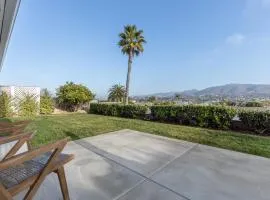 Modern Escape w Mountain Views, Walk to Lake, Golf, Resort, Dining