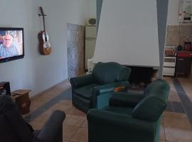 Hermosa casa en Roldan con gran parque y pileta, hotel Roldánban