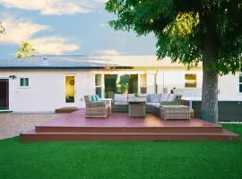 Cheerful 3BR Bar, Jacuzzi & Kids Treehouse