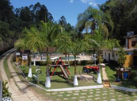 Recanto dos Carvalhos - Pousada Camping, hotel em São Lourenço