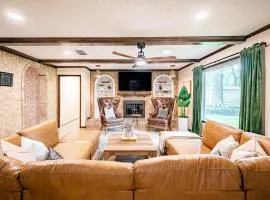 NASA Getaway, Fire Pit, Games & Family