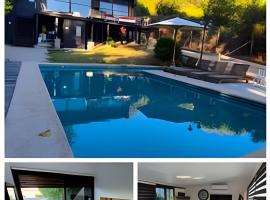 VR - Rapel Casa Lujosa piscina privada, acceso Lago, hotel en El Durazno