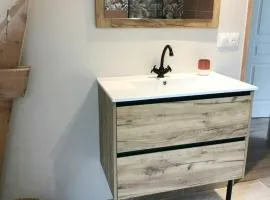 Maison De Campagne Entourée De Nature En Bretagne