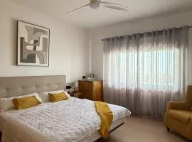 Yellow Room - Sunlite Double in Villa Barbuja