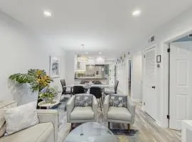 Walk to Sea! Hilton Head Haven with Pool Access