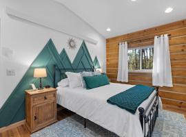 Needles Nook Cozy 1BR Log Cabin Retreat, hôtel à Custer