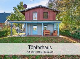 Ferienhaus Töpferhaus - strandnah, haustierfreundlich, Kaminofen, Garten, Platz für 3 Erwachsene, 2 Kinder, hotel din Steinberg
