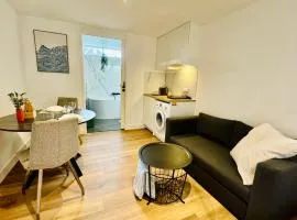 Stylish private-entrance studio with bath and shower near Nijmegen Centre