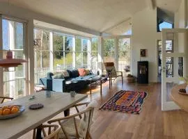 Natural Light And Short Walk To Water In Home